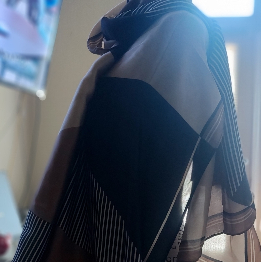 Elegant Black and Brown Scarf